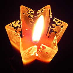 einfarbige Weihnachtskerzen